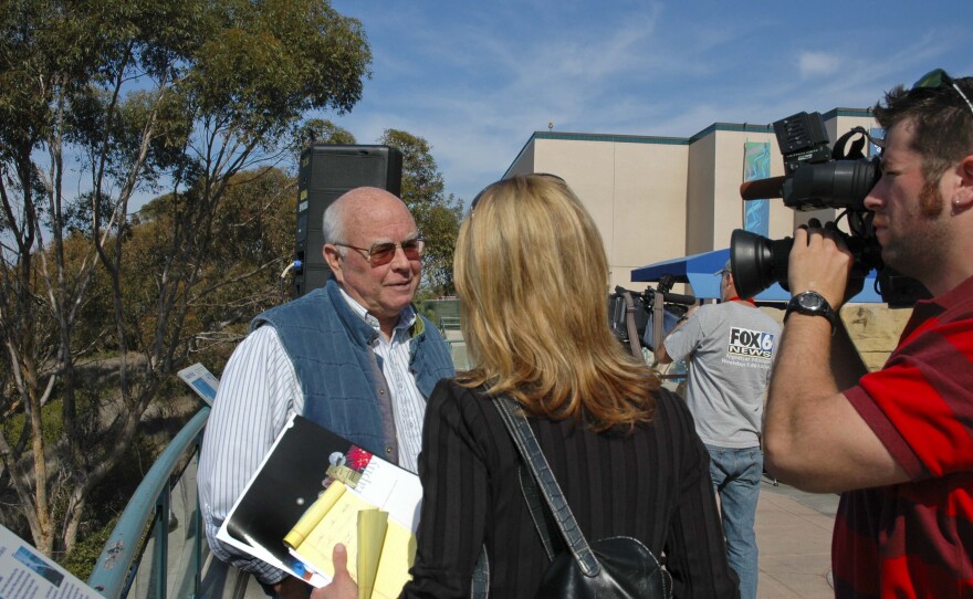 Scripps marine research geophysicist Tim Barnett addresses reporters at a Feb. 2, 2007 press conference at Birch Aquarium at Scripps held after the release of the Fourth Assessment Report of the Intergovernmental Panel on Climate Change.