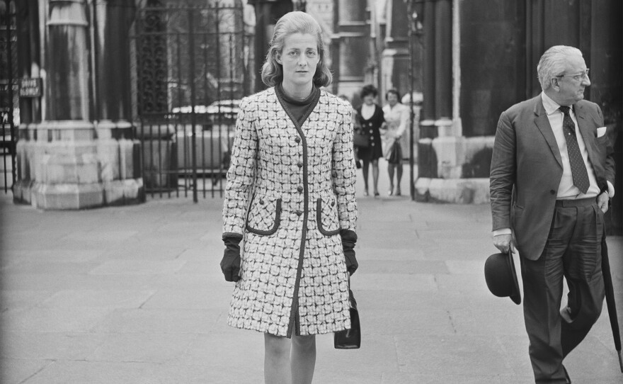 Frances Shand Kydd (1936 - 2004) leaving the Royal Courts of Justice following her divorce from her first husband, London, UK, April, 15, 1969. Kydd is the mother of Diana, Princess of Wales.