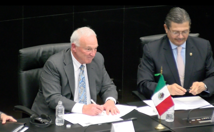 Jerry Sanders signs memorandum of understanding with Mexican Senate, March 28, 2017. 