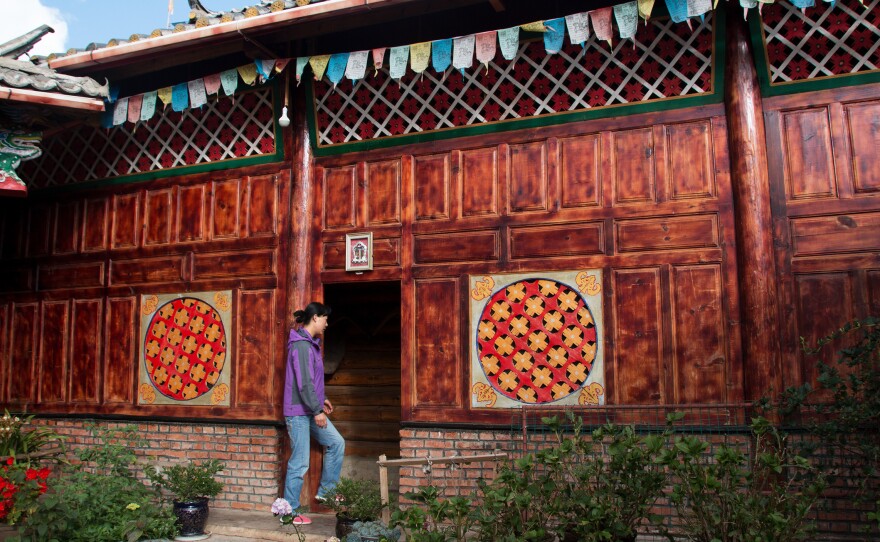 (Top) Geze Duoji's sister Danzeng Nongzuo enters her home. (Left) Zhaba Songding's mother Cili Zhuoma carries a load of hay home. (Right) Nazhu Zhuoma visits her husband's home.