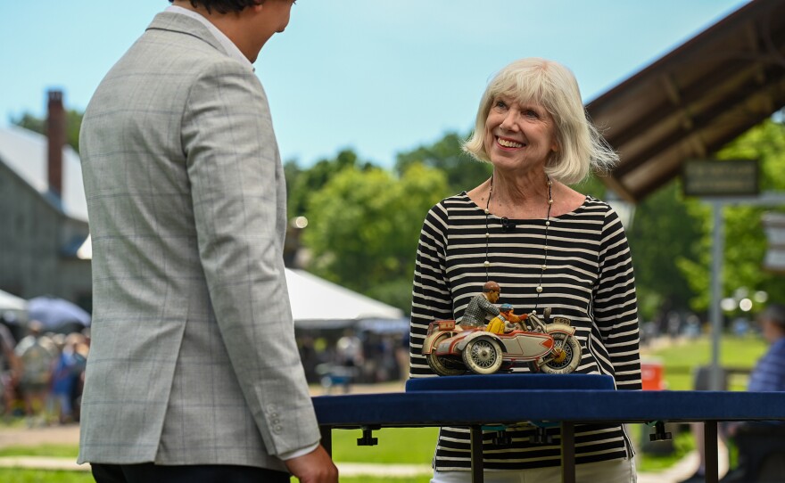 Michael Bertoia (left) appraises a Tippco large motorcycle with sidecar, ca. 1935, in Urbandale, Iowa. ANTIQUES ROADSHOW “Living History Farms, Hour 1” airs Monday, February 17 at 8/7C PM on PBS.