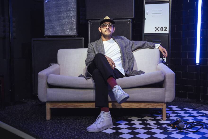Alejandro Mendoza reported from Mexico and hosted the Spanish version of the Idolo podcast.