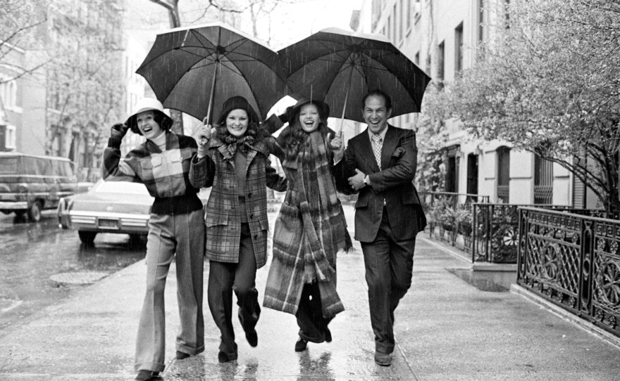 Oscar de la Renta with three models wearing looks from his fall 1972 collection on the sidewalk outside his home in New York.
