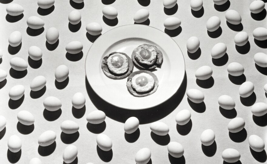 Ralph Steiner, Ham and Eggs, advertisement for The Delineator, 1929, with the recipe: Ralph Steiner's Zwei Vier Minuten Eier.