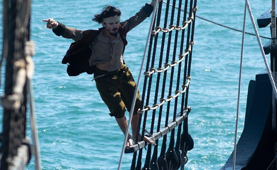 Sebastián Elcano (Martin Rother) leads the last remaining ship, the Nao Victoria, back to the home port with the last of his strength.