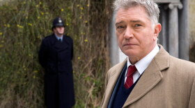 Award-winning actor Martin Shaw stars as Inspector George Gently – an incorruptible, uncompromising cop transplanted from London’s Scotland Yard to England’s North Country in the mid-1960s. 
