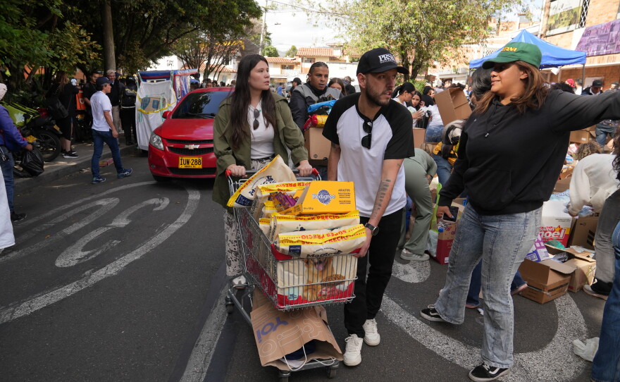 Volunteers bring pet food to the community center.