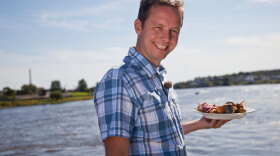 Award-winning TV host, food journalist and cookbook author Andreas Viestad returns for more culinary adventures in the third season of NEW SCANDINAVIAN COOKING.