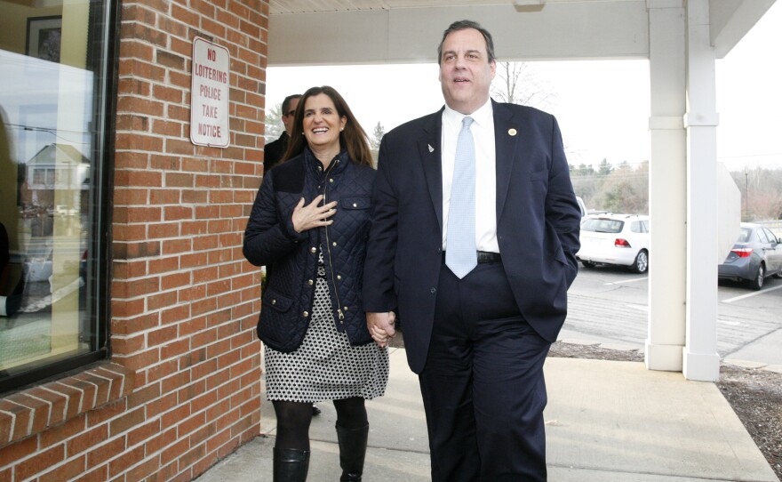 Republican presidential candidate and New Jersey Gov. Chris Christie and his wife Mary Pat Christie in Londonderry, NH on Dec. 1, 2015.