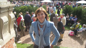 ANTIQUES ROADSHOW presenter Fiona Bruce