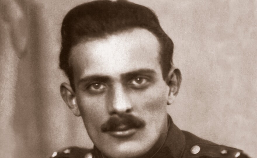Last survivor Samuel Willenberg wearing his Polish army uniform in 1945.