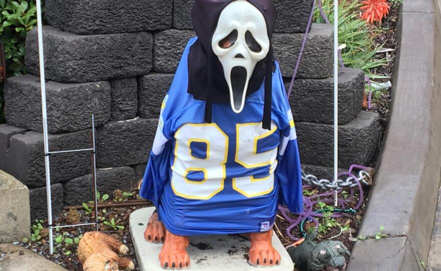 Madra Dog donning a Chargers jersey and the mask from Edvard Munch’s “Scream” in Del Cerro, Jan. 13, 2017.