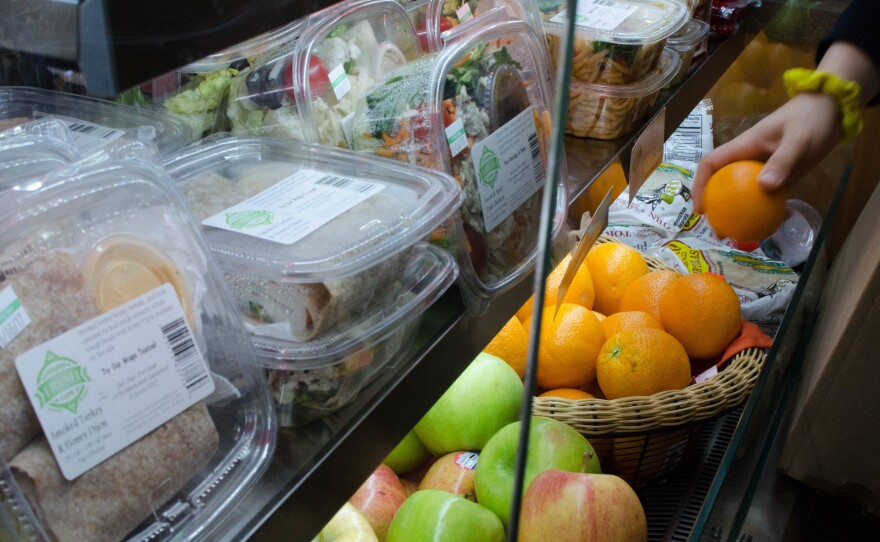 Fresh Corner Café sells loose fruits and fresh pre-packaged items like salads, sandwich wraps and fruit cups to corner stores, grocery stores and gas stations.