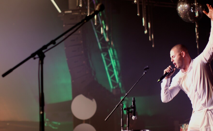 Sameh "Saz" Zakout in concert in the documentary "Prophets of Change." (2023)