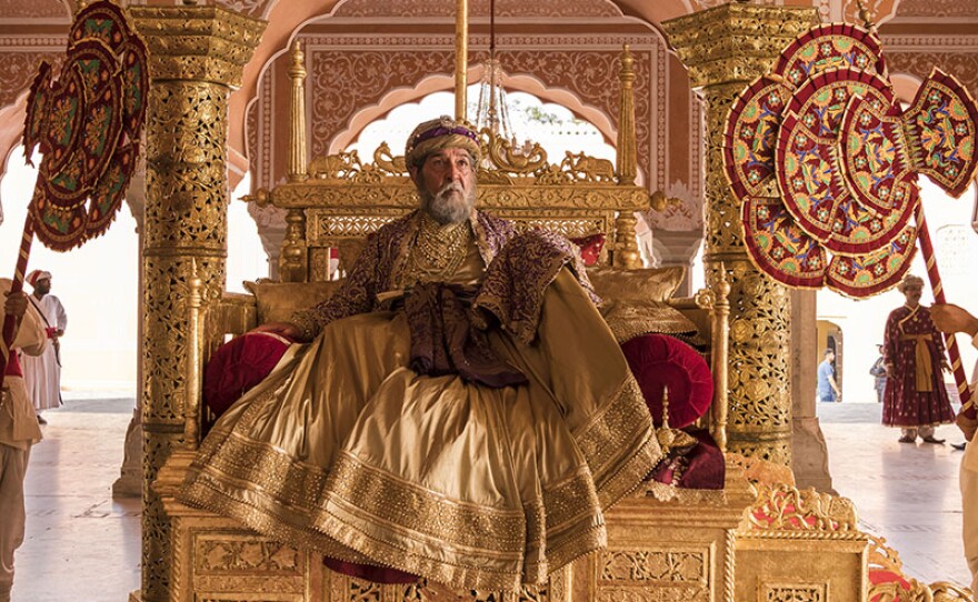 Roshan Seth as Emperor Shah Alam.