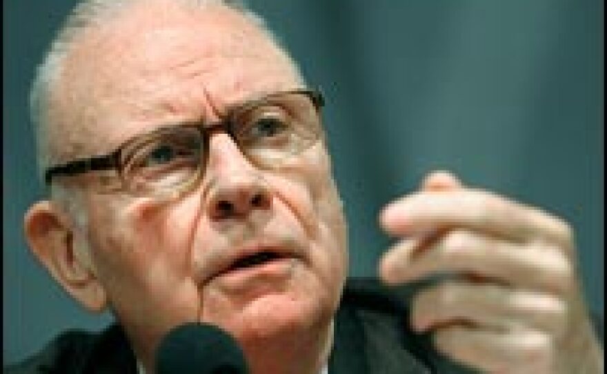 Lee Hamilton reiterated the Iraq Study Group's recommendations, including shifting U.S. forces from combat to training Iraqi forces.