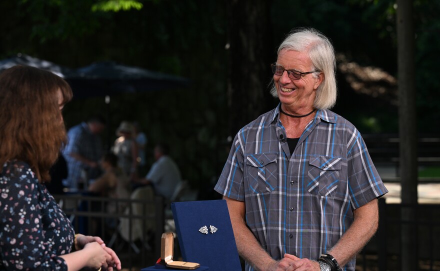 Kaitlin Shinnick (left) appraises F. Walter Lawrence Art Deco dress clips, ca. 1925, in Baltimore, Md. ANTIQUES ROADSHOW “Maryland Zoo, Hour 1” airs Monday, April 14 at 8/7C PM on PBS.