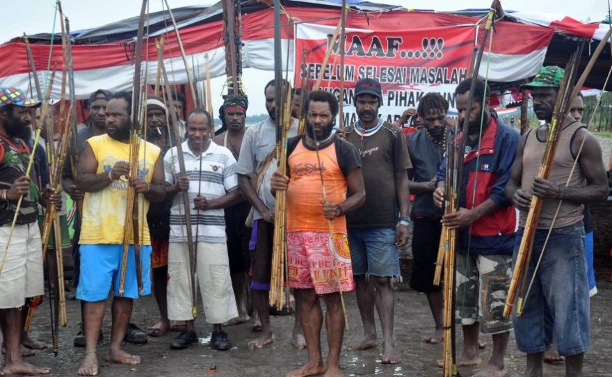 Tribesmen carrying bows and arrows block a road in Timika to support striking workers from the Freeport-McMoRan mine on Nov. 4.