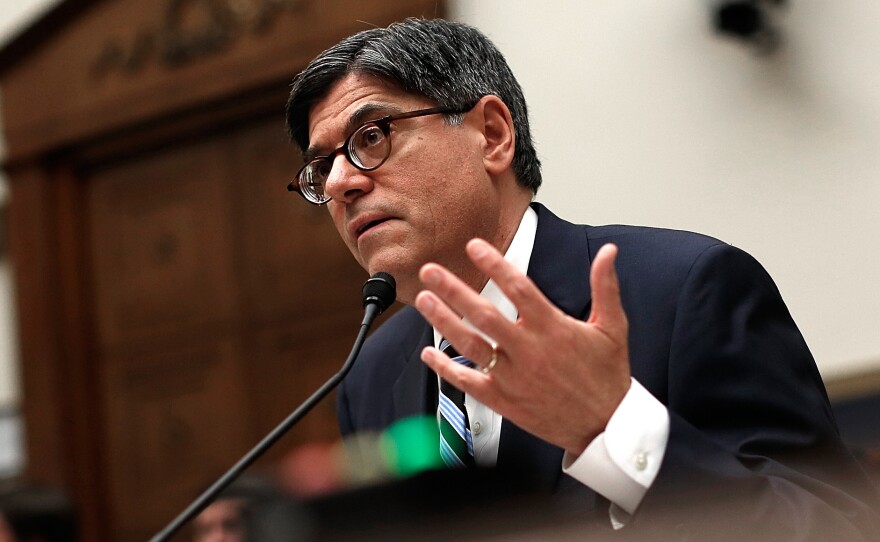 U.S. Treasury Secretary Jacob Lew has announced rules aimed at discouraging U.S. companies from moving their headquarters overseas to cut their tax bills.