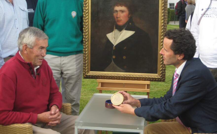 Adam Schoon examines a Parisian table snuff box.