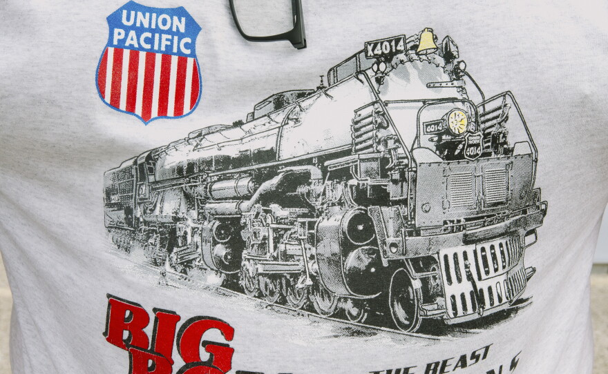 An attendee wears a t-shirt commemorating Union Pacific's Big Boy No. 4014.