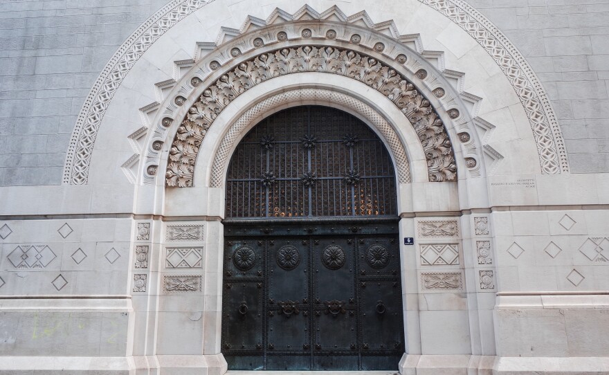 The Trieste Synagogue was built between 1908 and 1912, designed by architect Ruggero Berlam in collaboration with his son Arduino. It replaced four smaller synagogues that existed previously.