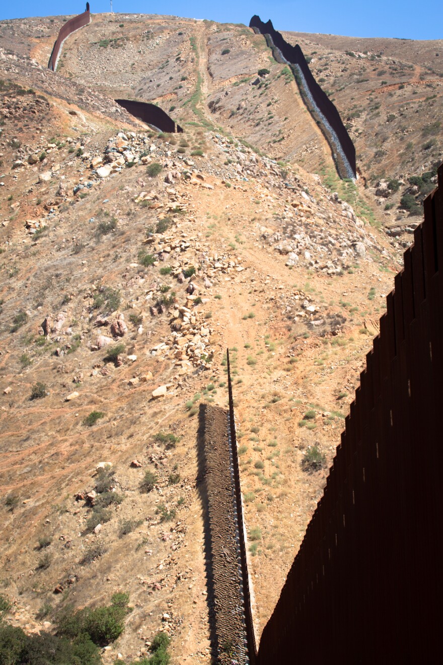 border-wall-1.jpg