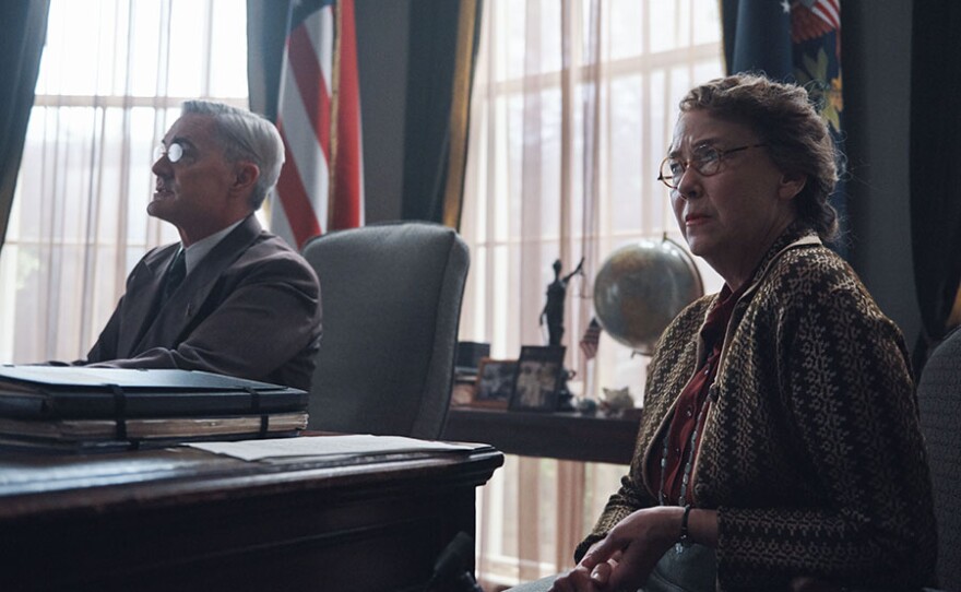 Kyle MacLachlan as President Franklin D. Roosevelt and Harriet Sansom Harris as Eleanor Roosevelt in ATLANTIC CROSSING On MASTERPIECE.
