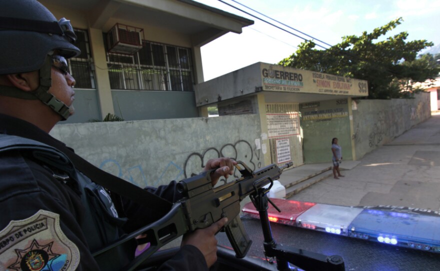 <p>A federal policeman in Mexico patrols the outskirts of Acapulco, Guerrero state, earlier this month. Acapulco has seen a sharp drop in tourism as criminals battle for control of the city. </p>