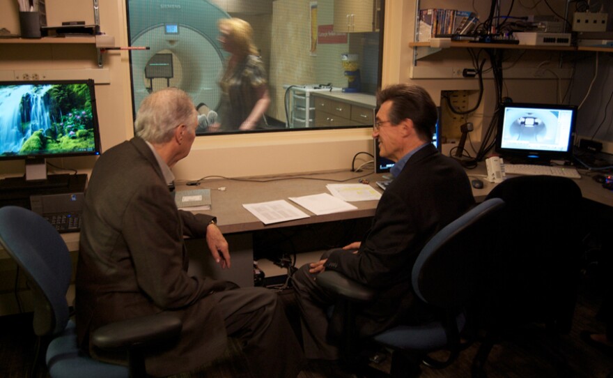 Alan Alda meets with Dr. Marcel Just to see if fMRI scans can tell what a person is thinking, Carnegie Mellon University, Pittsburgh, Pa.