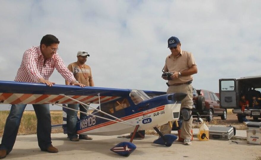 Host Jorge Meraz visits the R/C airplane field where we see local aviation enthusiasts maneuver their remote control airplanes.