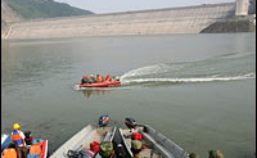 Chinese soldiers and doctors wait to rescue earthquake survivors at the Zipingpu dam on May 15, 2008, in Sichuan province. The dam, near the hard-hit city of Dujiangyan, was damaged by the quake, causing serious cracks, and troops were sent to stabilize it.