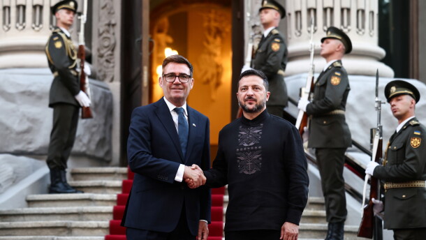 Ukraine's President Volodymyr Zelenskyy welcomes and shakes hands with Britain's Prime Minister Andy Burnham upon his arrival at Horodetskyi House ahead of their bilateral meeting in  Kyiv, Monday, Aug. 24, 2026.