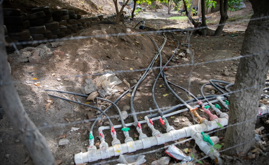 The water company recently installed new equipment that enables residents of La Paz to more easily connect to the main water pipes.