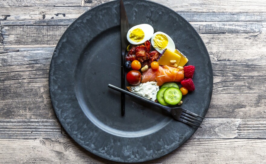 Intermittent fasting performed as well as calorie-counting for helping people with Type 2 diabetes manage weight and blood sugar.