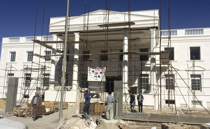 A business tycoon in Iraq modeled his home after the White House.