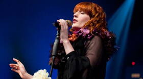 Bluesy singer Florence showcases her LP "Lungs."