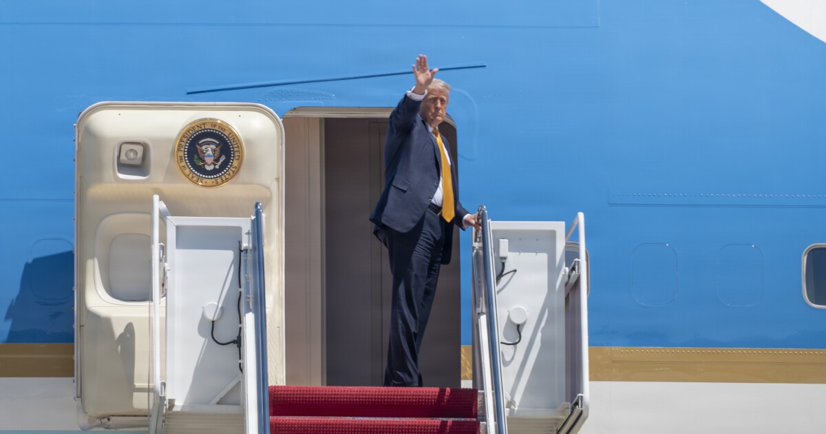 Legislador de San Diego busca frenar la autoridad de Trump para hacer la guerra contra Irán