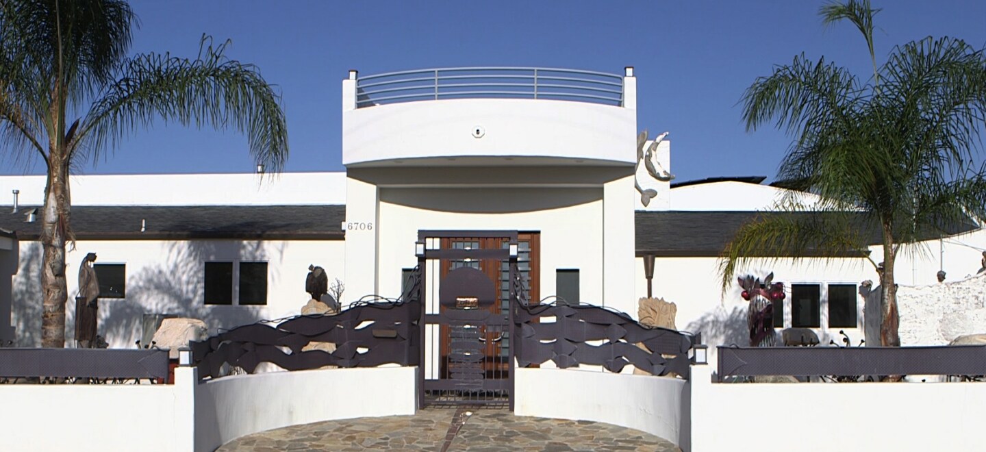 Realtor Chris Menrad says Krisel's homes have "a very big connection with the outdoors." (Pictured: San Diego tract house designed by Krisel and developed by Leonard Drogin.)