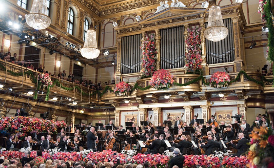 The Vienna Philharmonic under the baton of Mariss Jansons performs favorite Strauss Family waltzes at the opulent Musikverein accompanied by the Vienna City Ballet.
