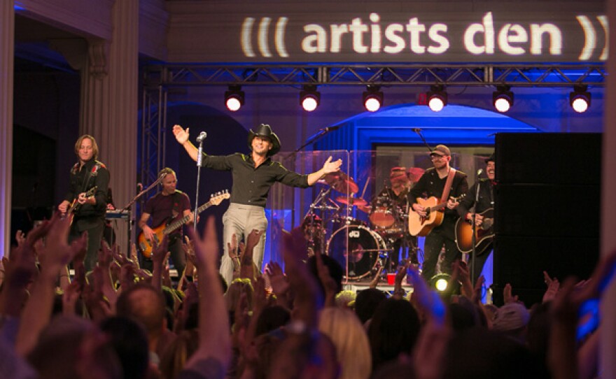 Country superstar Tim McGraw tears through a dozen songs, including hits “Southern Girl” and “One of Those Nights” as well as his latest single, “Lookin’ For That Girl.” Set among the neo-classical columns of the century-old former bank building in Houston, Texas, McGraw also previews a number of songs from his forthcoming album, due out later this year.