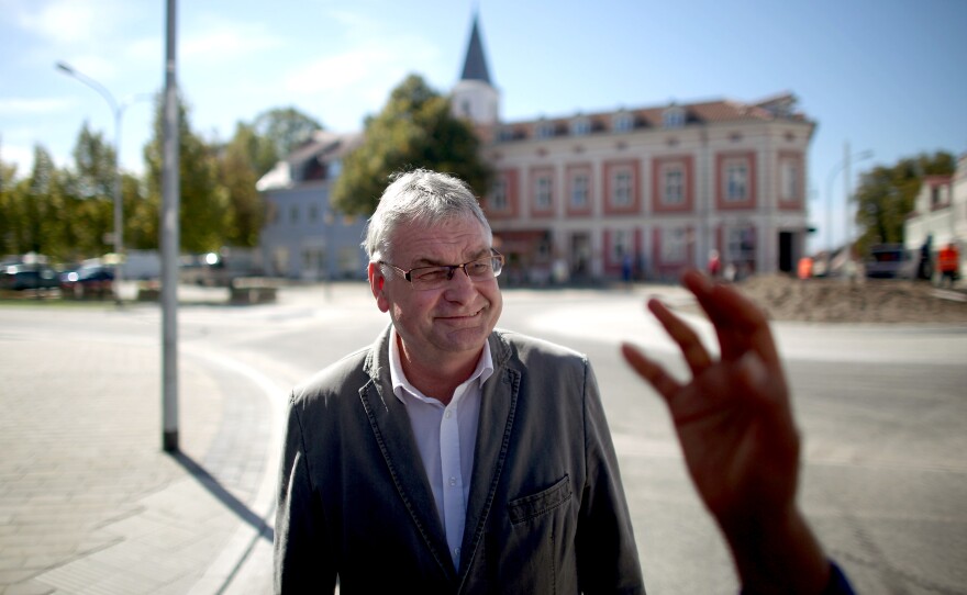 Seelow Mayor Jorg Schroder says older Germans, who lived through the flood of refugees who came at the end of WWII, are more open to the migrants arriving now from the Mideast.