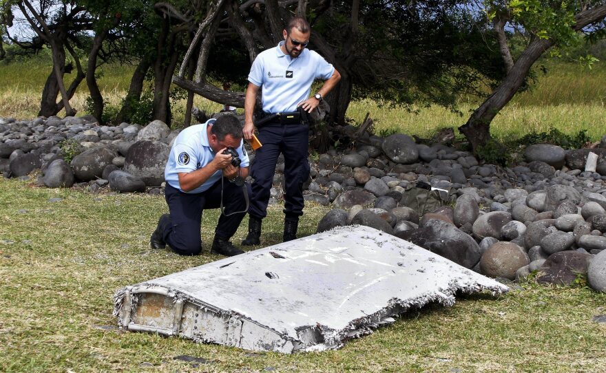 Debris from an airplane that was found on the Indian Ocean island of Reunion has been determined to belong to a Boeing 777. It is still unclear whether it belongs to MH370.