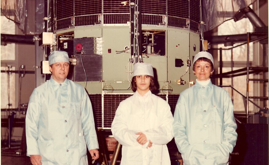 Sometime before the satellite's 1978 launch, Robert Farquhar's daughter Patricia and wife, Bonnie, joined him in a family photo with ISEE-3.