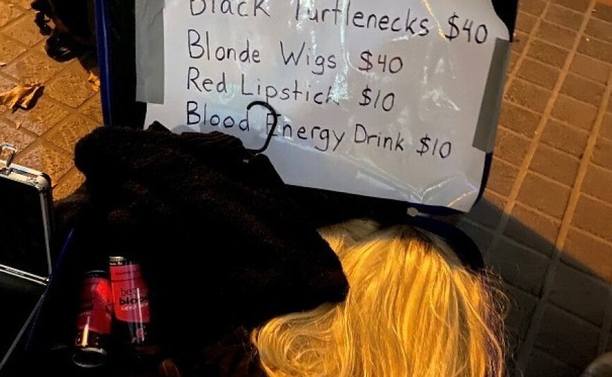 Some spectators at the trial of Elizabeth Holmes brought Holmes-themes items to the courthouse that were "for sale."