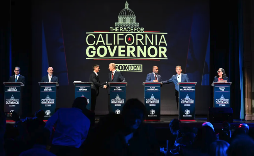 Escenario del debate entre los candidatos a gobernador de California en San Francisco, el 3 de febrero de 2026. Foto de Laure Andrillon, AP Photo.