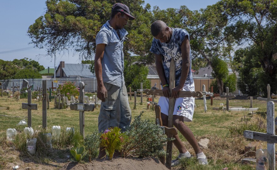 Edmond (left) and Graham Watson securing the cross at Ashwin's grave. 2018.