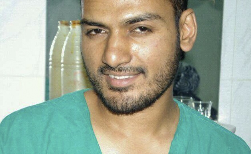 While Dawes was imprisoned in Syria, he made a pact with another prisoner, British doctor Abbas Khan: whoever gets out first gets news out of the one left behind.