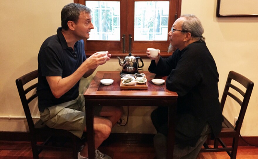 Host Phil Rosenthal enjoys tea in Hong Kong.