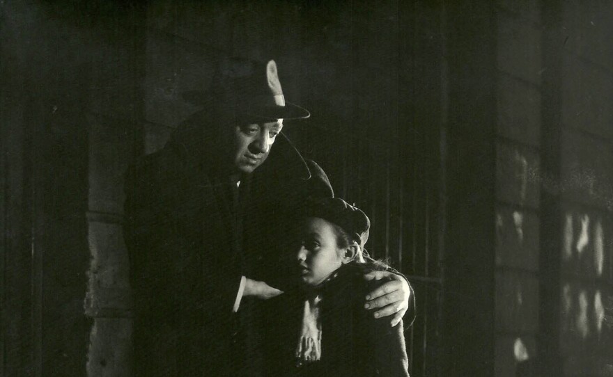 Nathán Pinzón stars as a serial killer in "El Vampiro Negro" (1953), directed by Román Viñoly Barreto.